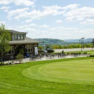 Traditions at the Glen: Clubhouse